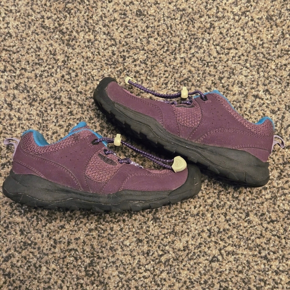 Keen Girls Hiking Shoes - Picture 2 of 8